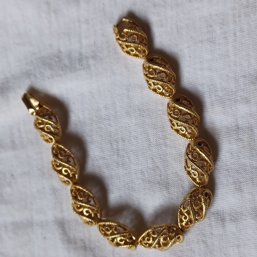 Vintage Trifari Gold Tone Filigree Bracelet